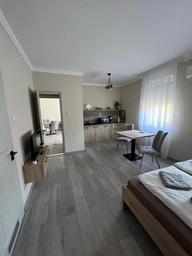 Hajdúszoboszló Alina Apartmanok מראה חיצוני תמונה