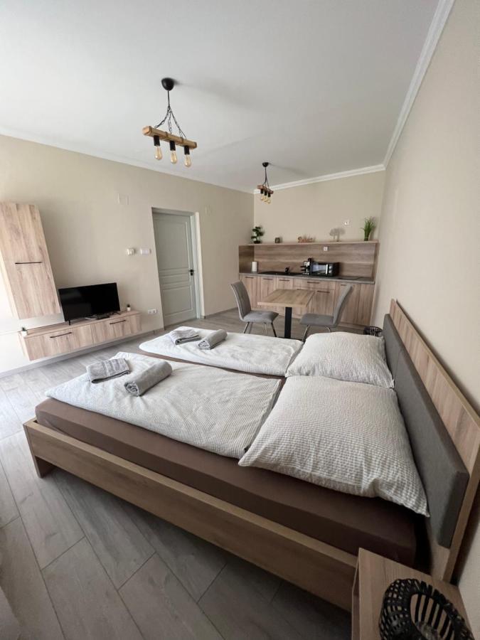 Hajdúszoboszló Alina Apartmanok מראה חיצוני תמונה