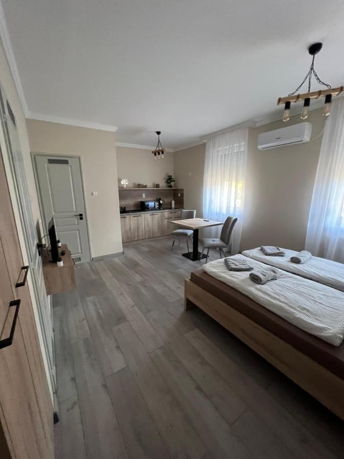 Hajdúszoboszló Alina Apartmanok מראה חיצוני תמונה